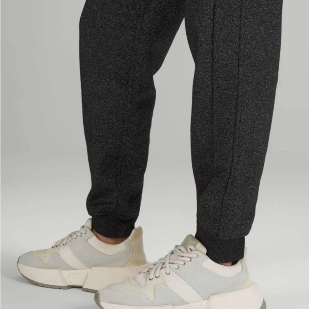 Lululemon Scuba High-Rise Jogger *Sparkle
Black Sz 4 - Picture 4 of 9